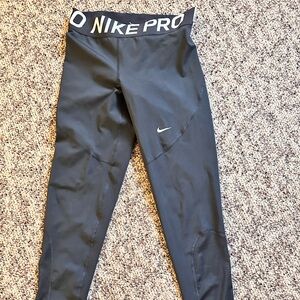 Nike Women Black Athletic Bottoms
